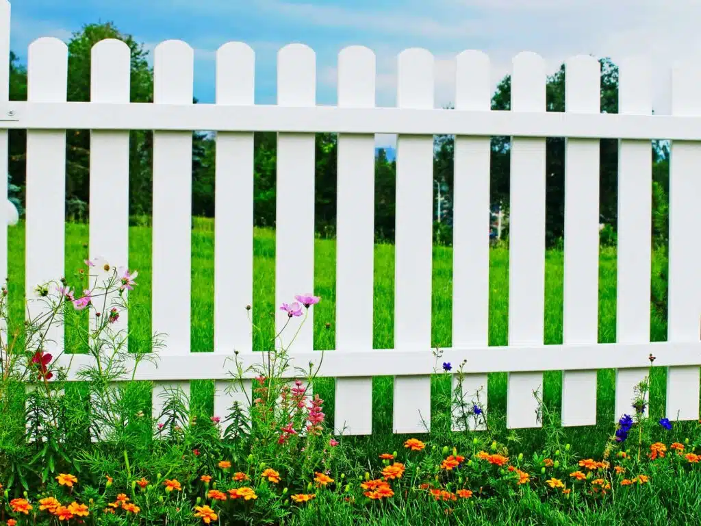 Wood vs. Vinyl Fencing