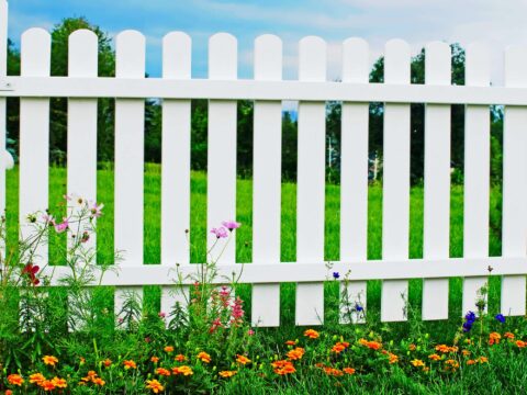 Wood vs. Vinyl Fencing