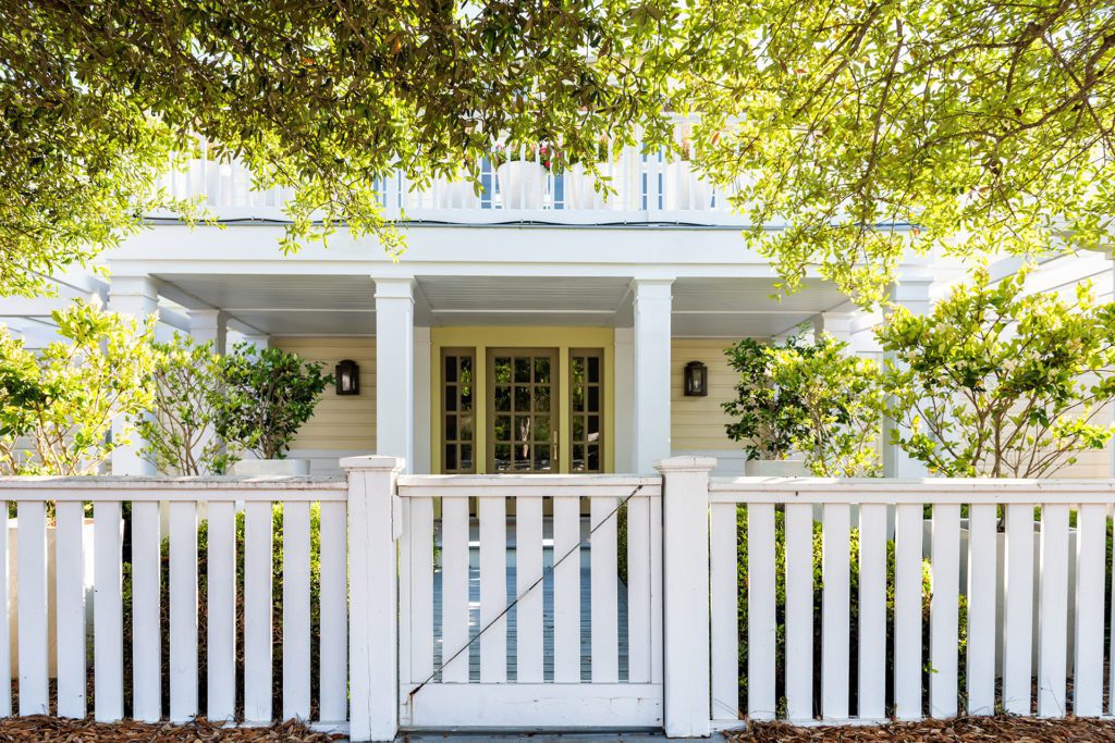 What You Need to Know About Installing a Front Yard Fence