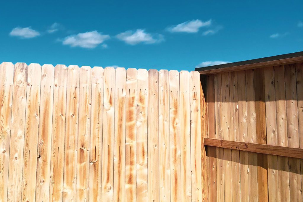Wood or Vinyl Fence: The Right Privacy Fence for Your Home