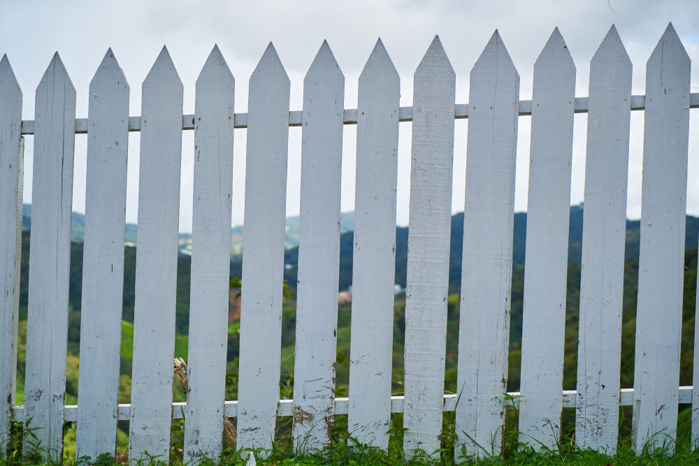 Choosing the Right Vinyl Fence Style: A Selection Guide