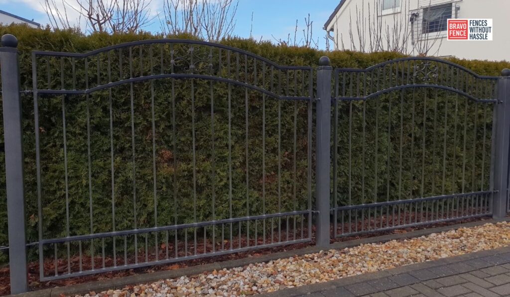 commercial aluminum fence