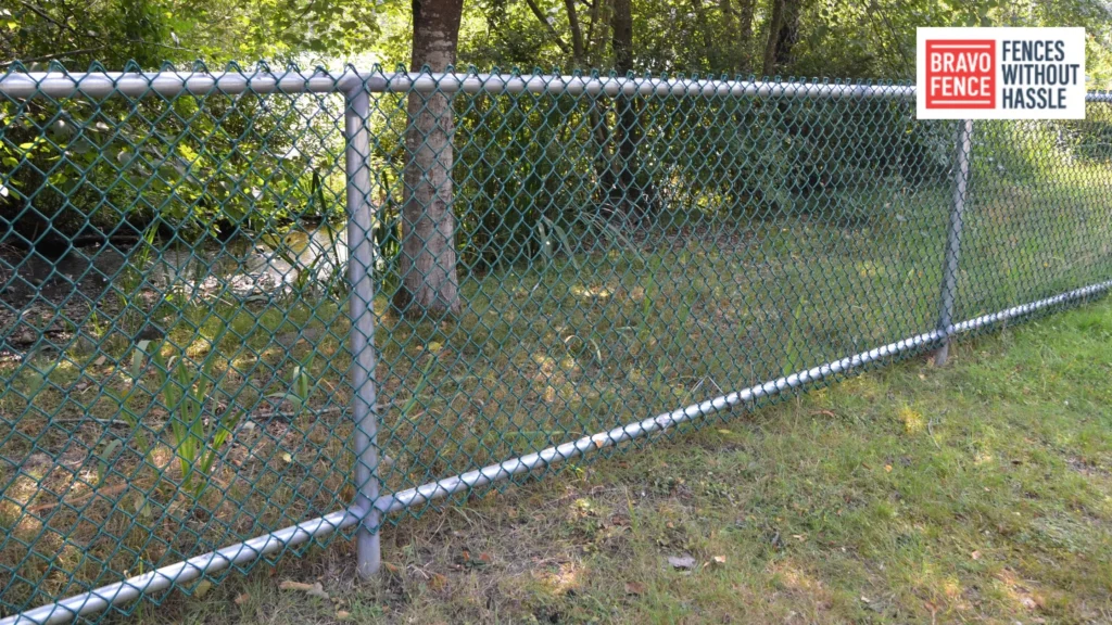 10 Privacy Options for Chain Link Fences