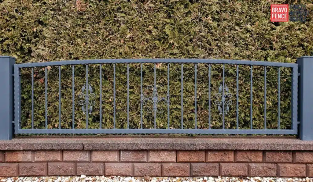 Proper Fence Etiquette to Keep Your Neighbors Happy
