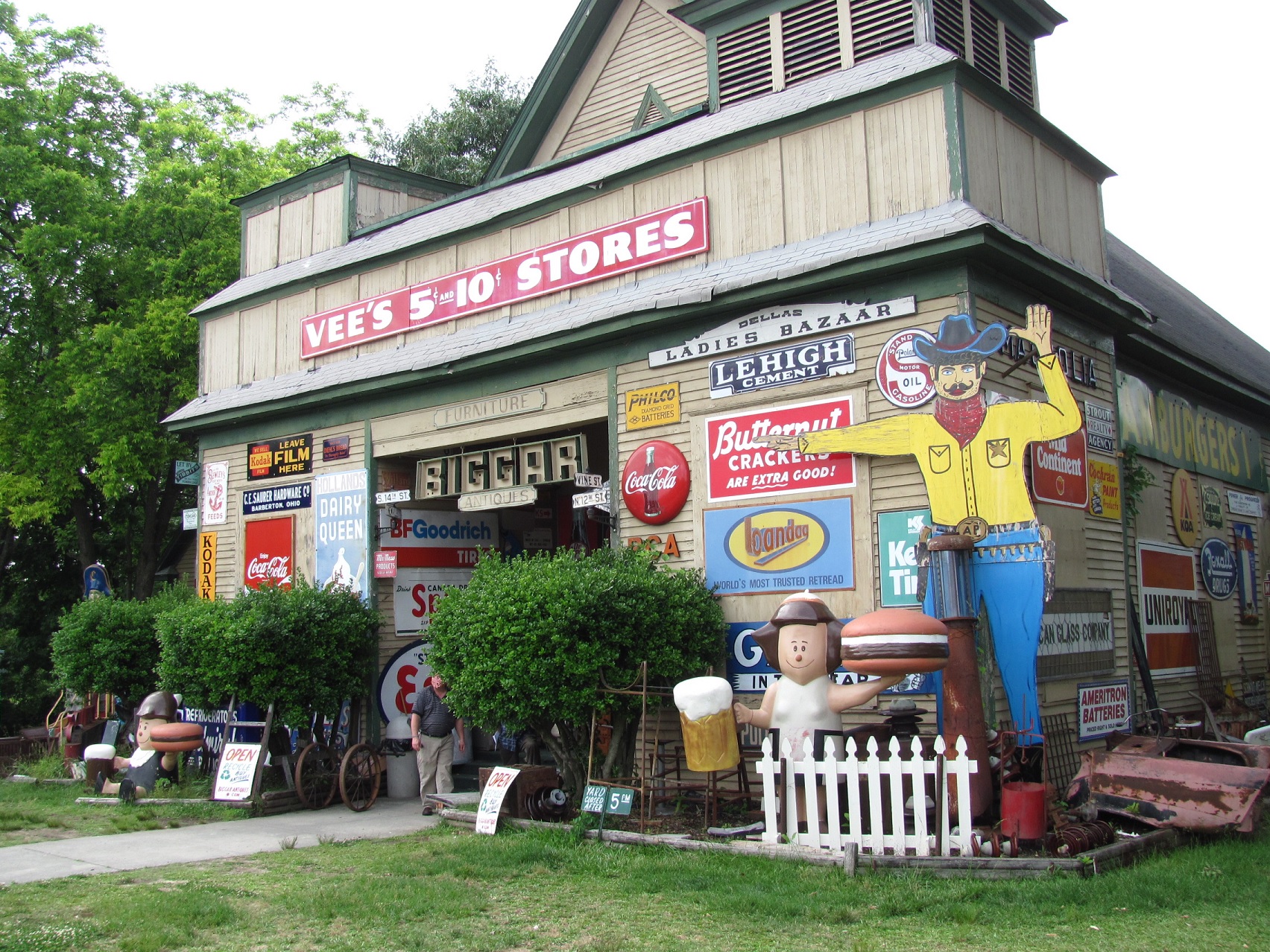 Biggar Antiques in Chamblee